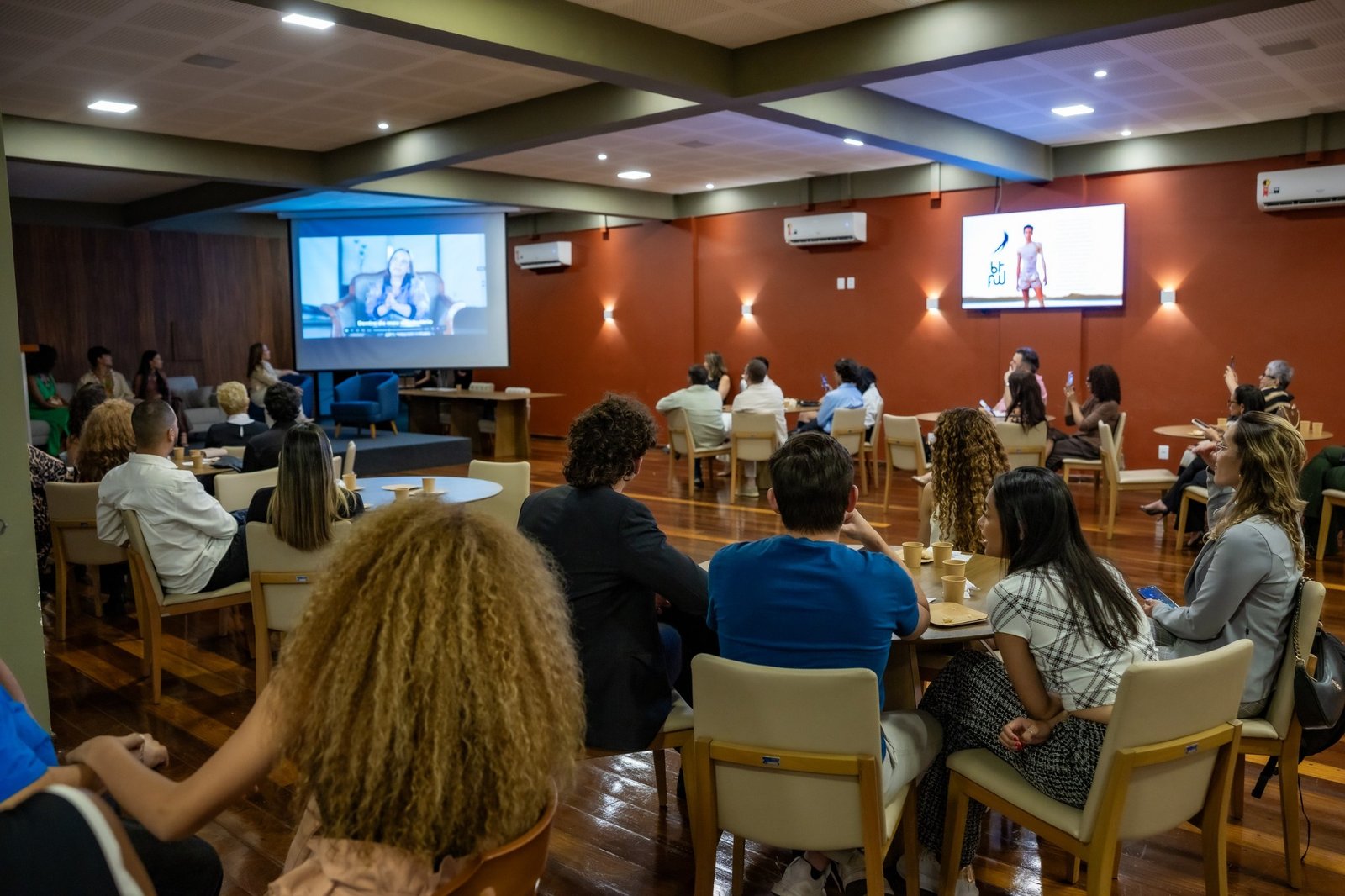 Convidados acompanham o pré-lançamento da 7ª edição do BTFW na ASBAC