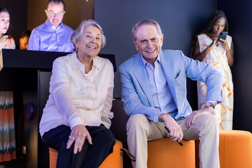 Eda Coutinho e Paulo Octávio durante o lançamento